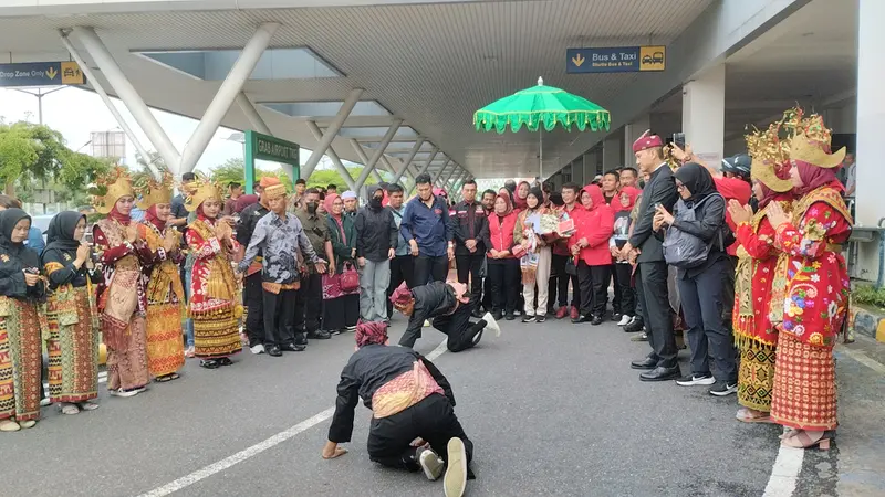 Siti Atikoh Ganjar tiba di Bandar Utara Internasional Radin Inten II, Lampung, Selasa (9/1/2024) pukul 08.38 WIB.