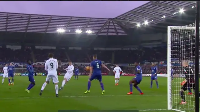 Gawang Leicester City Dibobol dengan Tendangan Voli Bek Swansea