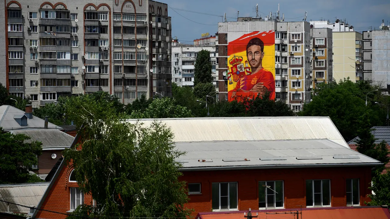 Jelang Piala Dunia, Mural Raksasa Sergio Ramos Mejeng di Rusia