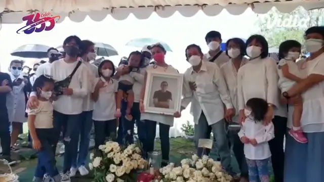 6 Potret Suasana Haru Pemakaman Raditya Oloan, Tangis Joanna Alexandra Pecah