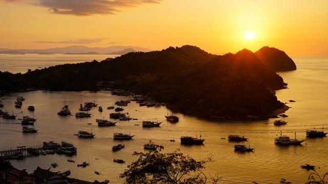 Mengejar Sunset Akhir Tahun Teromantis di Labuan Bajo