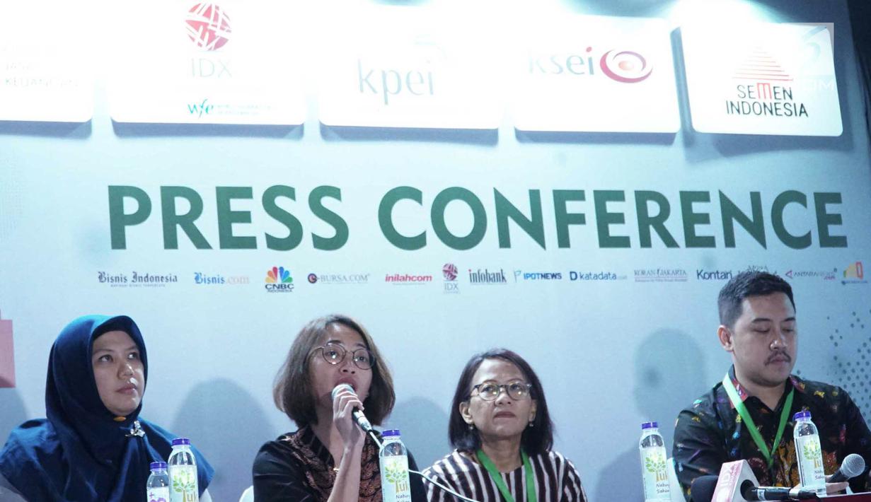 GM of Marketing PT Semen Indonesia Tbk Johana Daunan memberi keterangan pers usai public expose di Gedung BEI, Jakarta, Rabu (21/8/2019). Semen Indonesia (Persero) mencatatkan volume penjualan domestik Solusi Bangun Indonesia (SBI) hingga Juli 2019 mencapai 5,396 juta ton. (Liputan6.com/HO/Eko)