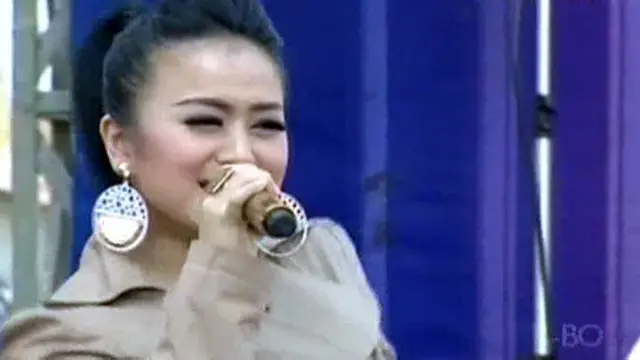 Juwita Bahar- Buka Dikit Joss