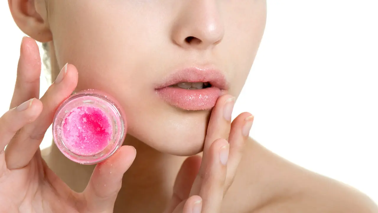 scrub bibir