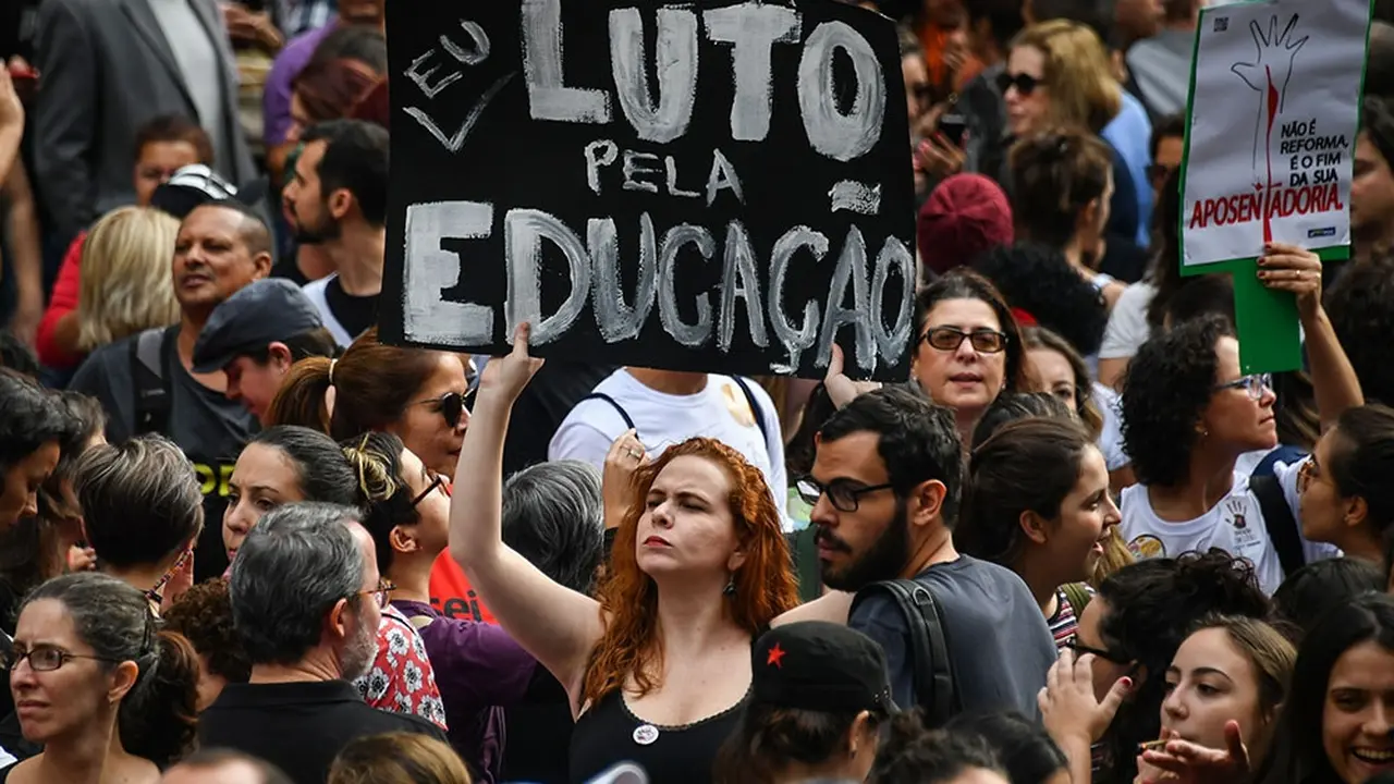 Demo Akademisi di Brasil