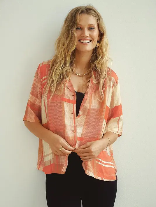 Toni Garrn, Model yang juga Aktris asal Jerman ini berusia 21 tahun saat berkencan dengan Leonardo DiCaprio. Pasangan ini berkencan dari Mei 2013 hingga Desember 2014, hanya setahun tetapi terlihat beberapa kali liburan bersama. (Instagram/tonigarrn)