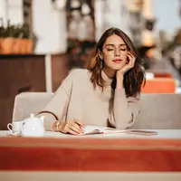 Ilustrasi gaya rambut perempuan Paris. (c) Shutterstock/Look Studio