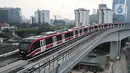 Dugaan salah desain longspan merujuk pada longspan Gatot Subroto - Kuningan. Dugaan kesalahannya disebut ada pada lebar lintasan yang membuat laju LRT Jabodebek mengurangi kecepatannya. (Liputan6.com/Herman Zakharia)