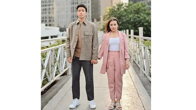 Duet di Lagu Baru, Ini 7 Potret Kebersamaan Prilly Latuconsina dan Vidi Aldiano