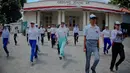 Agenda latihan itu adalah latihan menaikkan dan menurunkan bendera serta latihan kekompakan dalam PBB, Jakarta, Kamis (14/8/14). (Liputan6.com/Faizal Fanani)