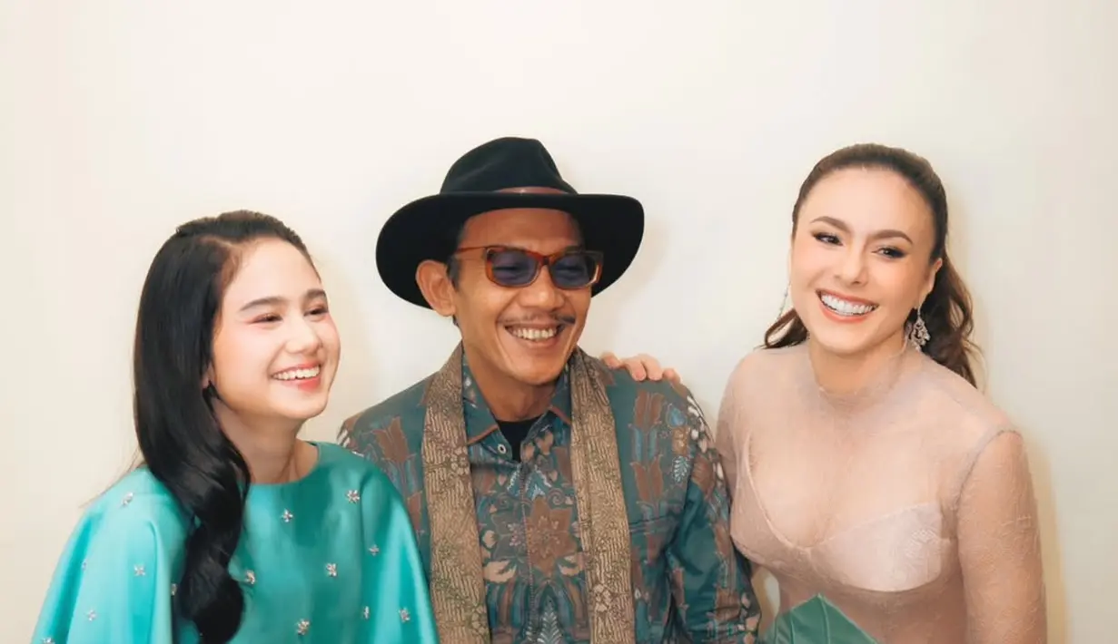 Anting berlian tersebut memancarkan kesan eksklusif dan mempertegas aura elegan yang ia bawa sepanjang malam. [@wulanguritno].