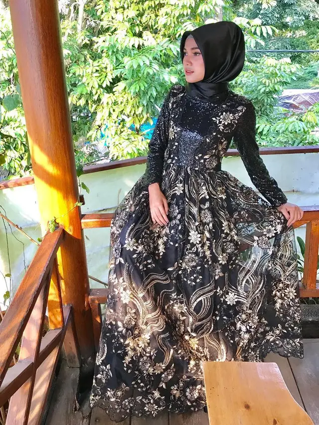 7 Potret Raya Kitty saat Kenakan Hijab, Cantik Memesona