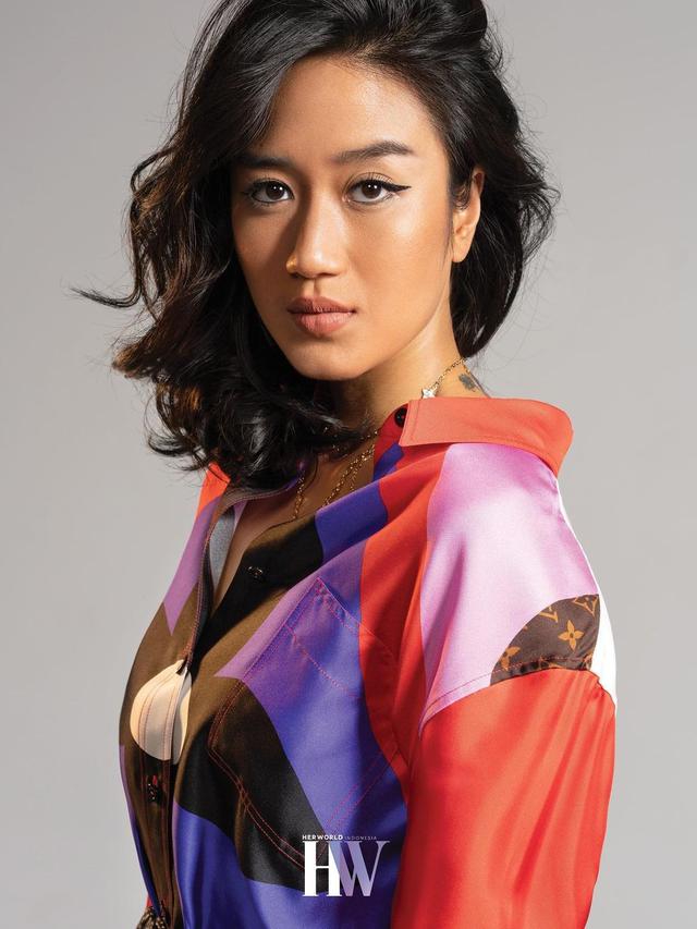 Sering Dicap Sangar, Ini 6 Gaya Feminin Chef Renatta saat Pemotretan