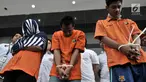 Tersangka praktik prostitusi saat rilis di Mapolda Metro Jaya, Jakarta, Rabu (8/8). Polda Metro Jaya berhasil mengungkap jaringan praktik prostitusi di Apartemen Kalibata City. (Merdeka.com/Iqbal Nugroho)