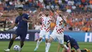 Belanda dan Kroasia bermain sama kuat 2-2 di waktu normal. (AP Photo/Patrick Post)