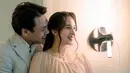 Setelah kenakan busana kasual, Chelsea Islan dan Rob Clinton tampil lebih formal di maternityshoot [@chelseaislan]
