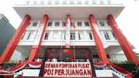Penampakan gedung baru DPP PDIP di Jalan Diponegoro, Jakarta Pusat, Senin (1/6/2015). Gedung senilai Rp.42,6 miliar itu diresmikan oleh Megawati Soekarnoputri. (Liputan6.com/Herman Zakharia)
