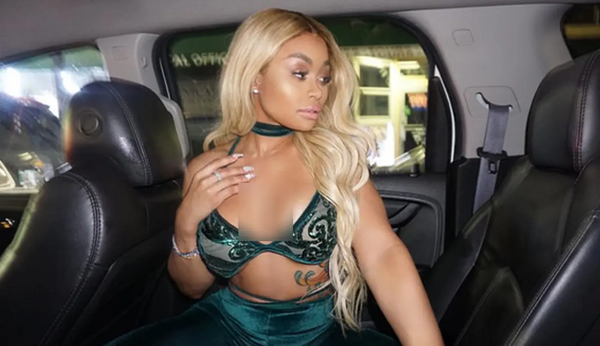 Penyebabnya adalah Rob Kardashian tidak sanggup dengan ulah Blac Chyna yang kabarnya seringkali berselingkuh dengan pria lain. (Instagram/blacchyna)
