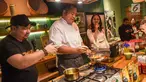 Chef Igo, mendemonstrasikan memasak pada acara Halal Bihalal di restoran Feast, Jakarta, Selasa (25/6/2019). Chef Internal PT Sasa Inti memaparkan prinsip utama dalam memasak adalah selalu membuat sajian yang lezat dan sebisa mungkin tidak terlalu merepotkan dalam prosesnya. (Liputan6.com/HO/Andrey)