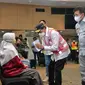 Menhub Budi Karya Sumadi melakukan kunjungan ke Posko Crisis Center bagi Keluarga Korban Sriwijaya Air SJ-182 di Terminal 2D Bandara Internasional Soekarno Hatta, Tangerang, Senin (11/1/2021). (Dok Kemenhub)