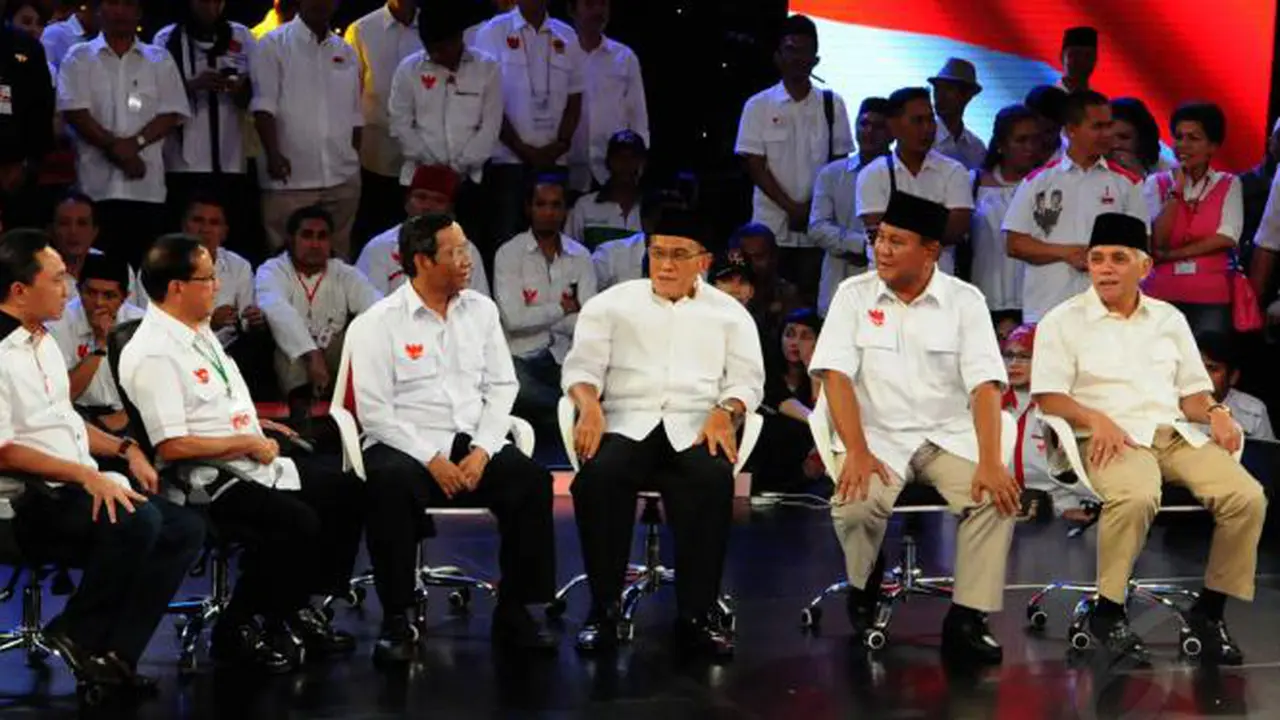 Prabowo Subianto bersama pimpinan partai-partai Koalisi Merah Putih