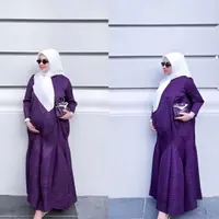 Hamil 8 bulan, intip pesona bumil Syahrini yang konsisten tampil mewah dengan tas Hermes Rp2 miliar. [@princessyahrini].