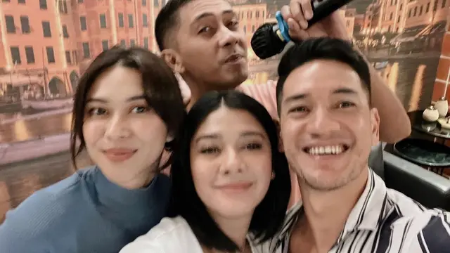 Keluarga Mirdad berkumpul di awal tahun baru 2022 (Foto: Instagram/@andrew.wihte._)