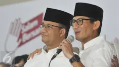Cagub dan Cawagub DKI Jakarta, Anies Baswedan-Sandiaga Uno memberi ketarangan di kantor DPP Gerindra, Ragunan, Jakarta, Rabu (19/4). Anies-Sandi datangi kantor DPP untul rayakan kemenangan hitung cepat suara Pilkada DKI. (Liputan6.com/Yoppy Renato)
