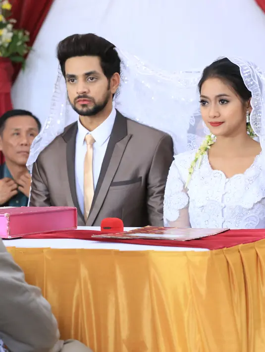 FTV yang dibintangi Shakti Arora, Radhika Madan, Ihsan Tarore dan Rini Yulianti ini bertajuk Cinta dari India dan akan ditayangkan di Indosiar. Besar harapan rindu para penggemar Bollywood akan terobati lewat FTV ini. (Adrian Putra/Bintang.com)
