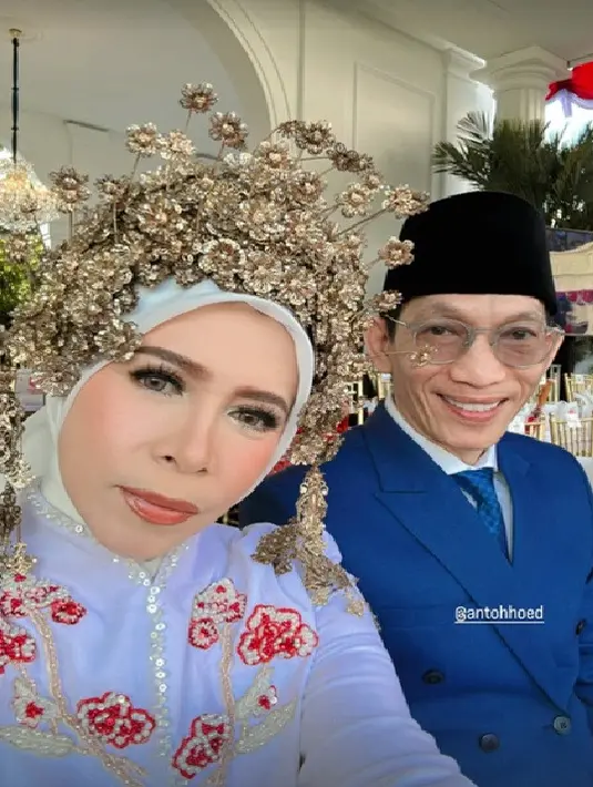 Melly Goeslaw dan Anto Hoed di upacara peringatan HUT ke-80 RI. (dok. Instagram Story @melly_goeslaw)