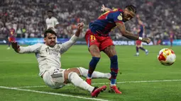 Pemain Brasil tersebut sukses membuka keunggulan untuk Barcelona pada menit ke-36 melalui aksi berkelasnya setelah memanfaatkan umpan dari Fermín López. (AFP/Haitham Al-Shukairi)
