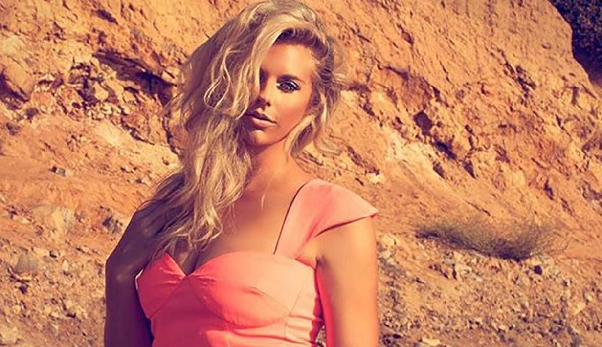 Lauren Sesselmann, merupakan pesepak bola cantik berkebangsaan Kanada. (Bola.com/Instagram)