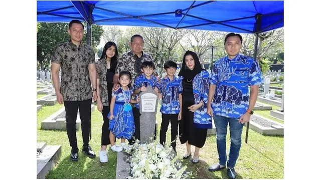 Kenang 3 Tahun Kepergian Ani Yudhoyono, Ini 7 Momen Keluarga SBY Ziarah Makam