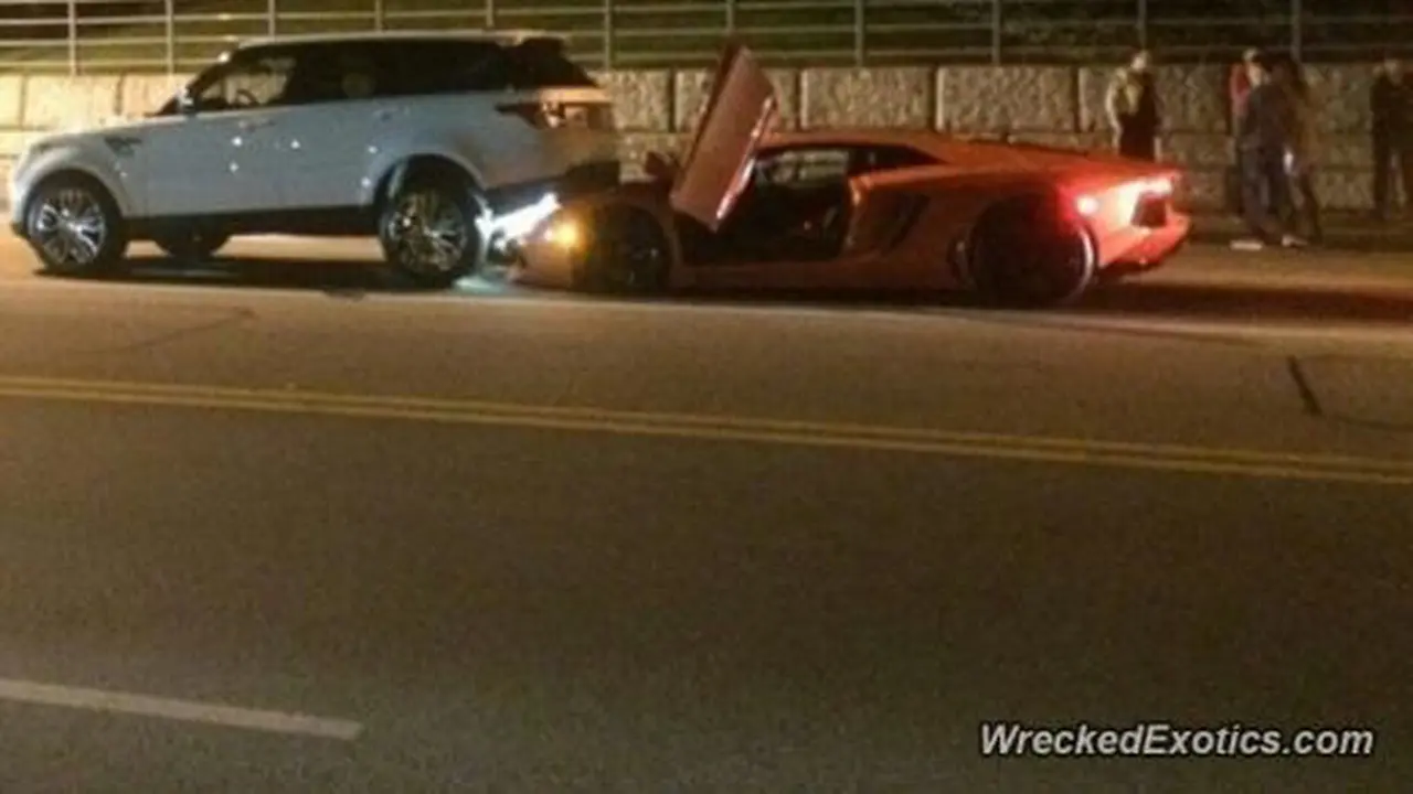 Ugal-ugalan, Aventador Seruduk Bokong Evoque