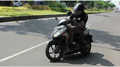 Keresahan melanda kalangan mahasiswi dan Ibu-ibu muda di Semarang. Penyebabnya, seorang lelaki mengenakan helm full face yang gemar mencolek bokong para wanita berkeliaran, belakangan ini.