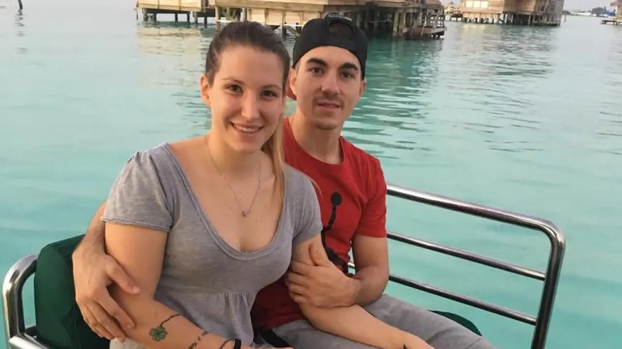 Maverick Vinales (kanan) dan Kiara Fontanesi.