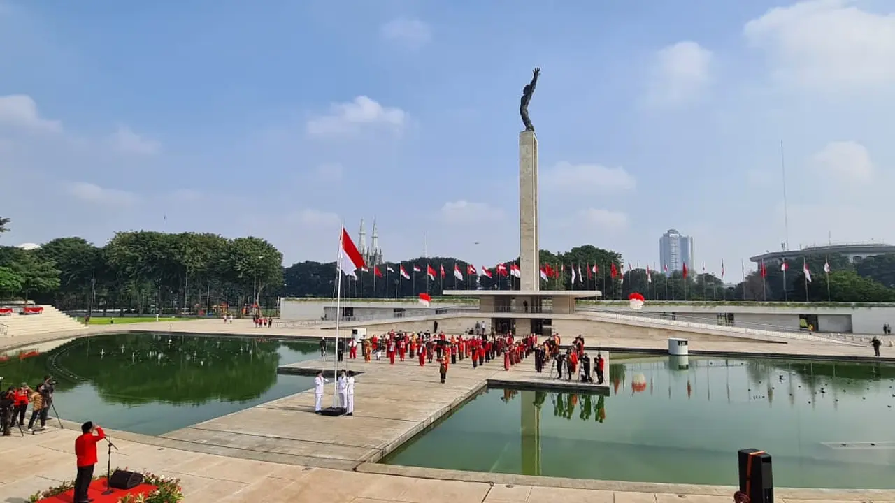 DPP PDI Perjuangan (PDIP) menggelar upacara detik-detik pembacaan Proklamasi Kemerdekaan RI ke-75 di Lapangan Banteng, Jakarta Pusat