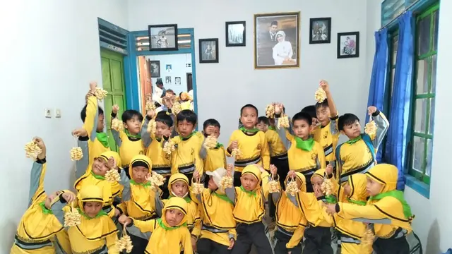 Slondok Renteng Pak Mul: Camilan Tradisional yang Didorong Jadi Oleh-Oleh Andalan Hargobinangun