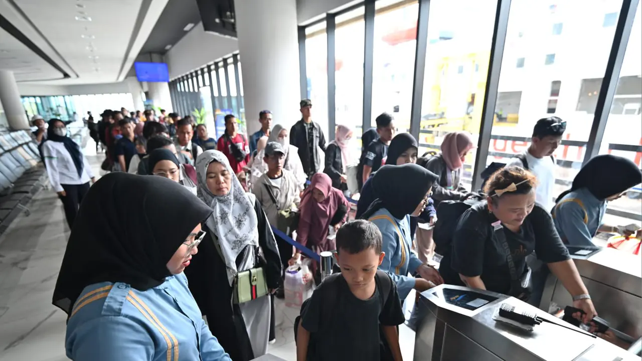 PT ASDP Indonesia Ferry (Persero) mencatat, total 355.709 orang tinggalkan Jawa menuju Sumatera jelang libur Natal 2025. (Foto: ASDP Indonesia Ferry)