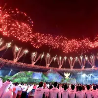 Kembang api pun membuat acara yang sudah meriah terlihat lebih megah. (twitter/syono_)