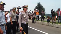 Kepala Korps Lalu Lintas Polri Irjen Royke Lumowa di Jembatan Cisomang. (Liputan6.com/Hanz Jimenez Salim)