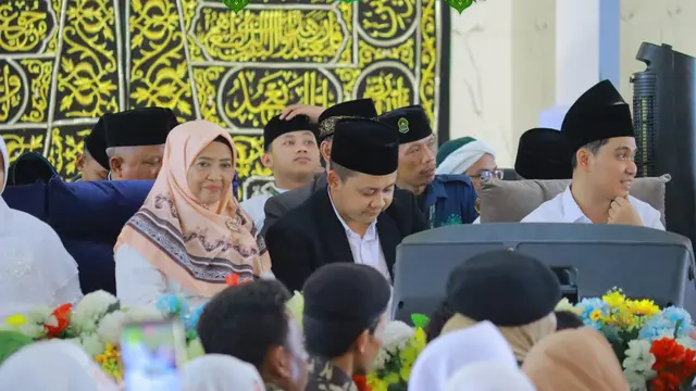Pembekalan Haji 2024 oleh Gus Iqdam dan Gus Barra di Mojokerto, Jawa Timur, Sabtu (27/4/2024).