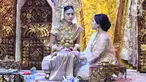 Pemain memerankan tokoh dalam Serial Musikal Nurbaya di salah satu studio di Jakarta, Senin (26/07/2021). Serial Musikal Nurbaya dipersembahkan oleh www.indonesiakaya.com bekerja sama dengan Garin Nugroho, kelompok Teater TEMAN, dan BOOW Live. (Liputan6.com/Pool/ID)