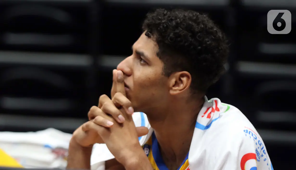 Ekspresi pemain timnas basket Brasil saat melawan Spanyol pada penyisihan Grup G FIBA World Cup 2023 di Indonesia Arena, Gelora Bung Karno, Jakarta, Senin (28/8/2023). (Liputan6.com/Helmi Fithriansyah)