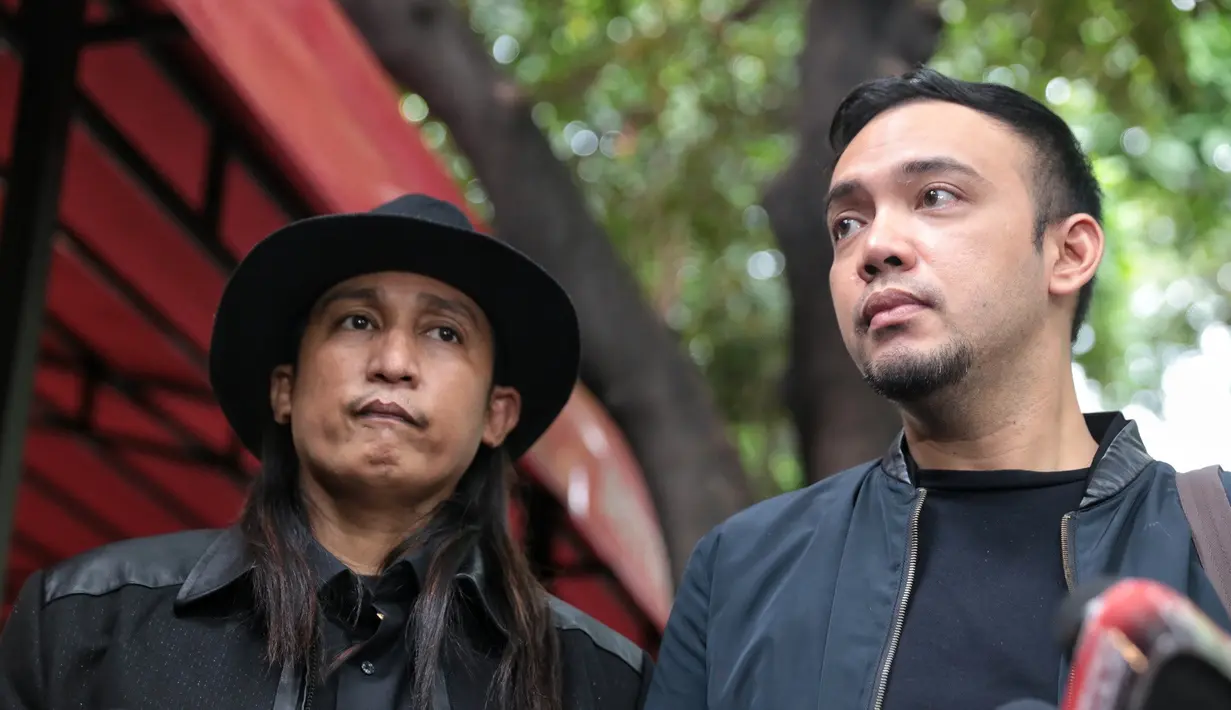 Gugatan tersebut diajukan dengan alasan melihat dari sikap Tessa dan juga mengacu pada penggerebekan yang telah dilakukan Sandy pada Sabtu (27/1/2018). Selain itu, Sandy pun sangat dipersulit bertemu anak-anaknya. (Adrian Putra/Bintang.com)