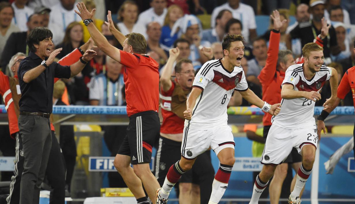 Pria berdarah Turki ini melakoni debut bersama timnas Jerman pada 2009. Hiingga Piala Dunia 2018, ia telah tampil 92 kali dan mencetak 23 gol. (AFP/Odd Andersen)