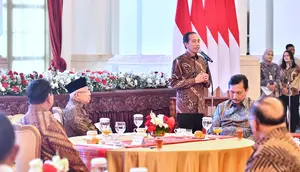 Presiden Joko Widodo (Jokowi) menggelar acara makan siang bersama para menteri kabinet Indonesia Maju di Istana Negara Jakarta, Jumat (18/10/2024). Jokowi turut berpamitan dengan jajaran kabinet karena akan segera pensiun pada 20 Oktober 2024. (Foto: Biro Pers Sekretariat Presiden)