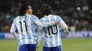 Tevez juga satu tim dengan Messi meski Tevez lebih sering jadi penghangat bangku cadangan saat Messi mulai jadi bintang utama dan kapten Argentina. (Foto: AFP/Daniel Garcia)