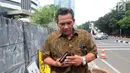 Mantan anggota Komisi II DPR Rindoko Dahono Wingit menghindarai kejaran wartawan usai diperiksa di Gedung KPK, Jakarta, Kamis (12/7). Rindoko merupakan mantan anggota Komisi II DPR dari Partai Gerindra. (Merdeka.com/Dwi Narwoko)