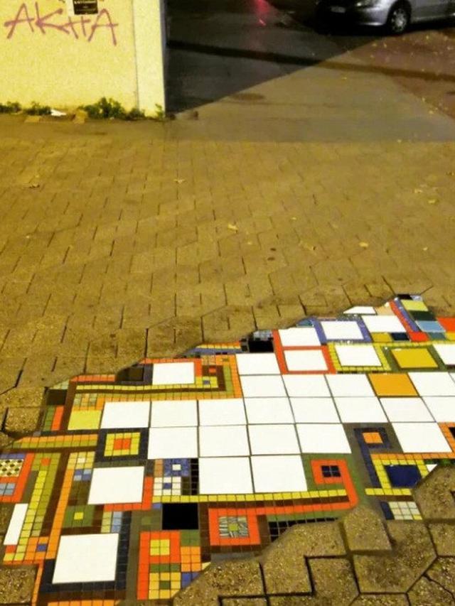 7 Karya Seni Mosaik di Lubang Jalanan dan Tembok Ini Curi Perhatian